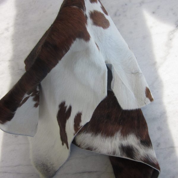 Chutes de cuir vache avec poils blanc et marron